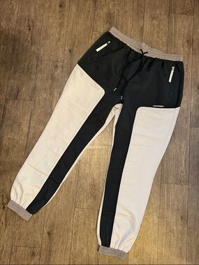 Unknwn Colorblock Jogger Sweatpants - Black & Light Gray